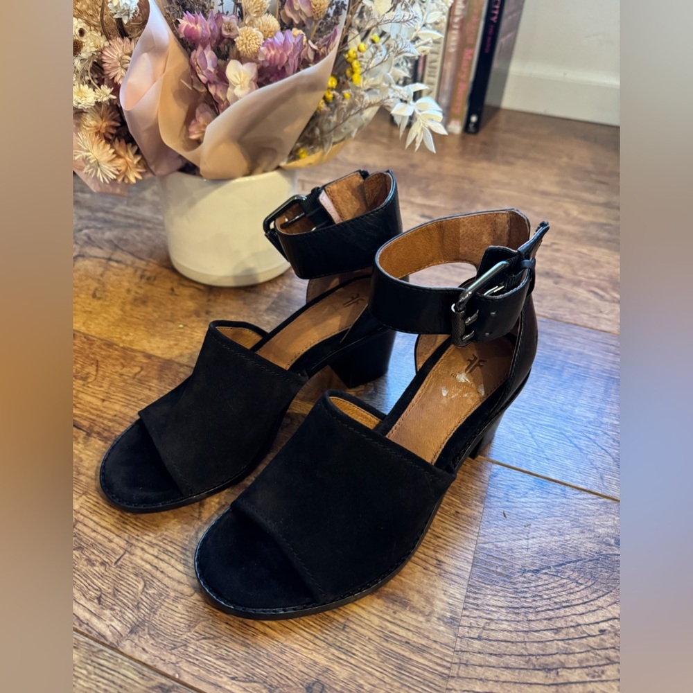 FRYE Brielle Black Suede Sandals Size 7